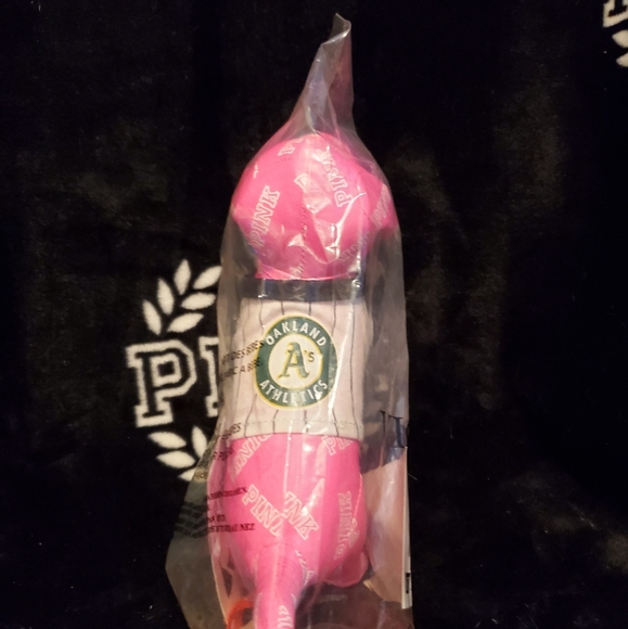 Vs/Pink: *MLB* (Oakland Athletics Dog) - Picture 3 of 3